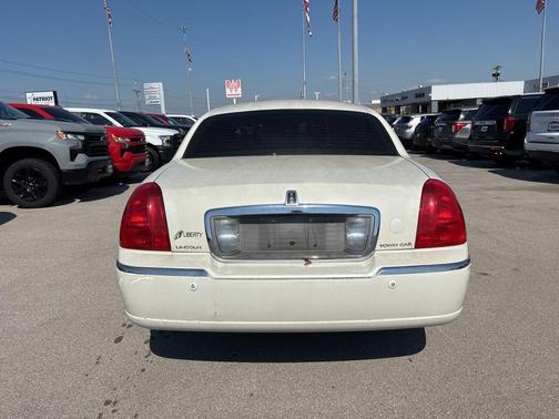 2004 Lincoln Town Car Signature
