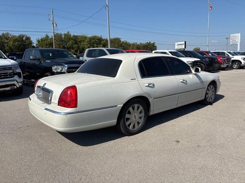 2004 Lincoln Town Car Signature