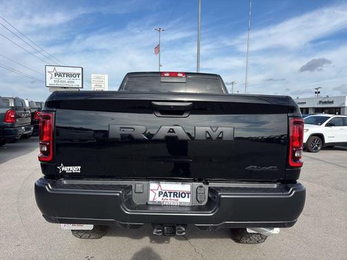 Diamond Black Crystal Pearlcoat 2026 RAM 2500 Warlock Crew Cab 4x4 6'4' Box