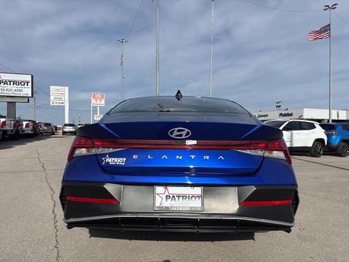 2025 Hyundai ELANTRA SEL