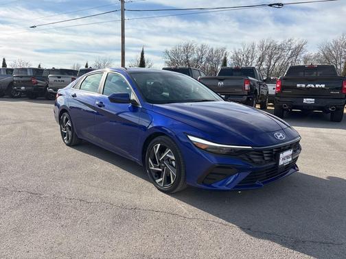 2025 Hyundai ELANTRA SEL