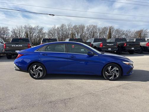2025 Hyundai ELANTRA SEL