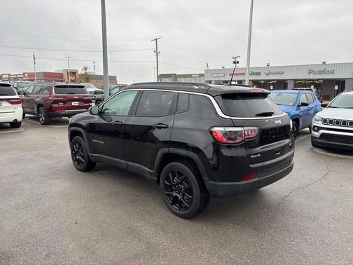 2022 Jeep Compass Latitude Lux