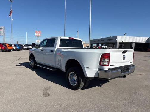 2024 RAM 3500 Big Horn Crew Cab 4x4 8' Box