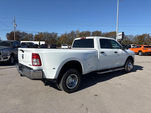 2024 RAM 3500 Big Horn Crew Cab 4x4 8' Box