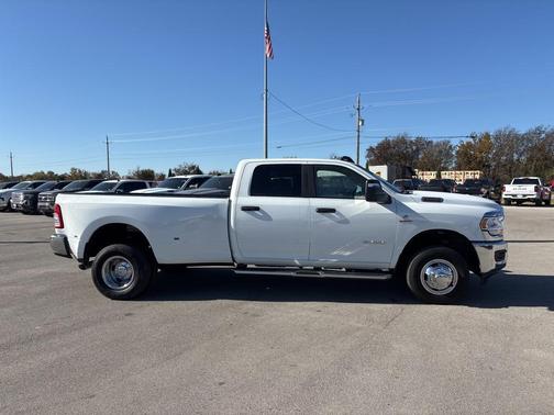 2024 RAM 3500 Big Horn Crew Cab 4x4 8' Box
