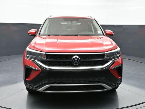 Kings Red Metallic 2022 Volkswagen Taos 1.5T SE