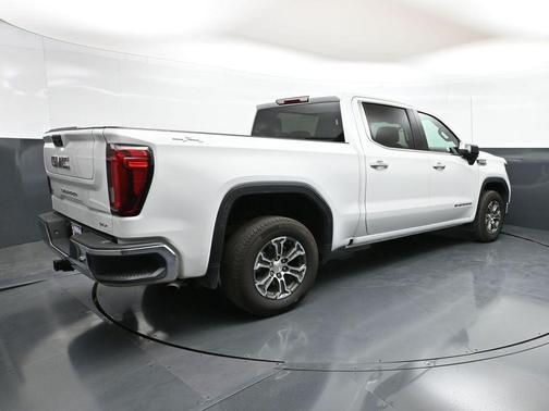 Summit White 2025 GMC Sierra 1500 SLT