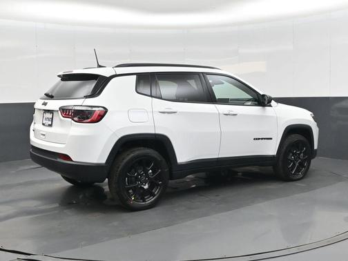 Bright White Clearcoat 2026 Jeep Compass Latitude