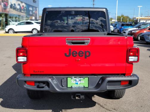 2022 Jeep Gladiator Sport