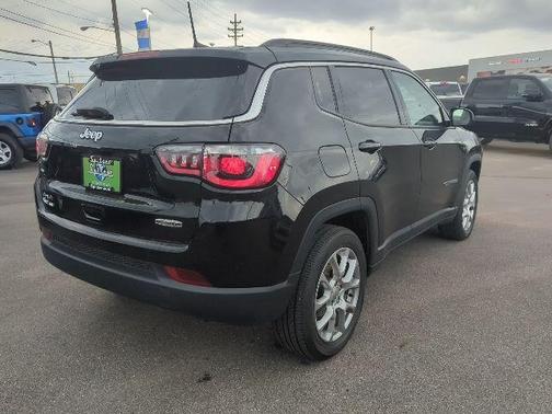 2022 Jeep Compass Latitude Lux