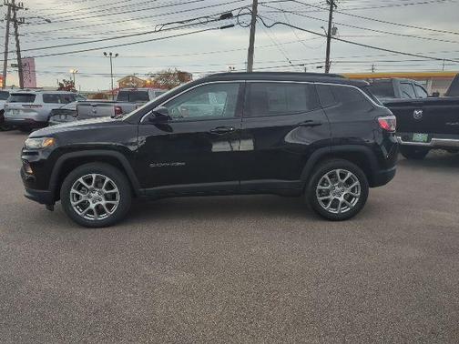 2022 Jeep Compass Latitude Lux