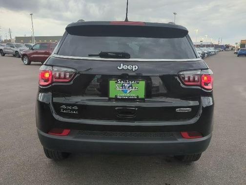 2022 Jeep Compass Latitude Lux