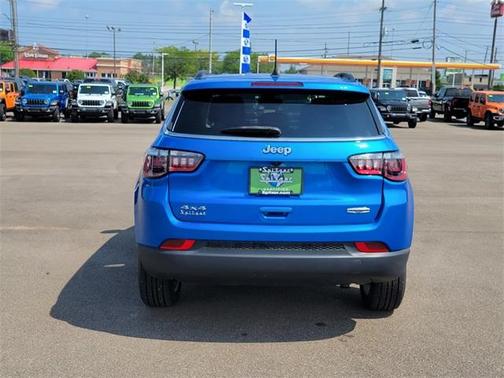 2022 Jeep Compass Latitude Lux
