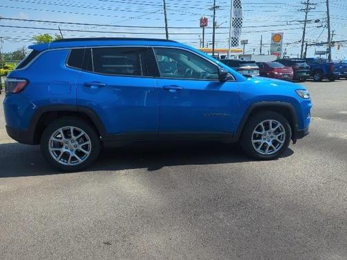2022 Jeep Compass Latitude Lux