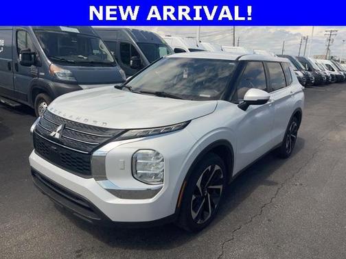 2022 Mitsubishi Outlander ES