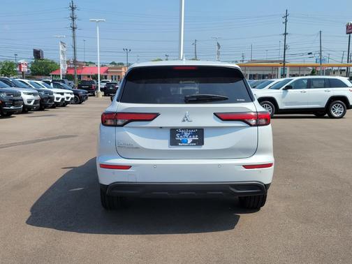 2022 Mitsubishi Outlander ES