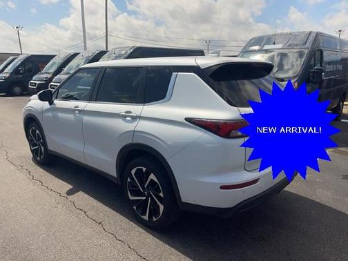 2022 Mitsubishi Outlander ES