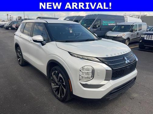 2022 Mitsubishi Outlander ES
