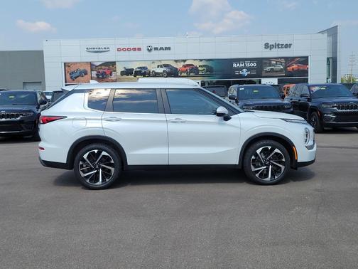 2022 Mitsubishi Outlander ES