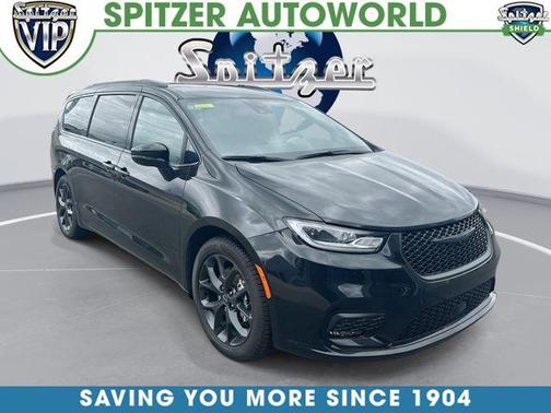 Diamond Black 2026 Chrysler Pacifica Select