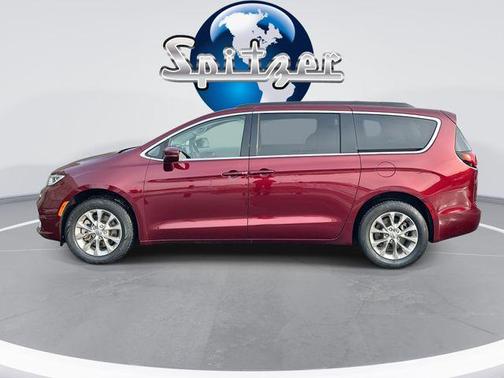 2022 Chrysler Pacifica Touring-L