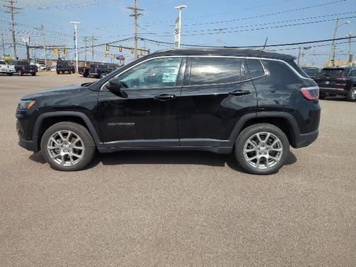 2022 Jeep Compass Latitude Lux