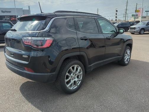 2022 Jeep Compass Latitude Lux