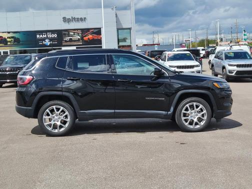 2022 Jeep Compass Latitude Lux