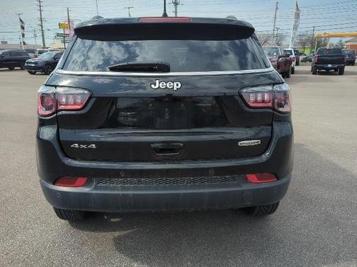 2022 Jeep Compass Latitude Lux