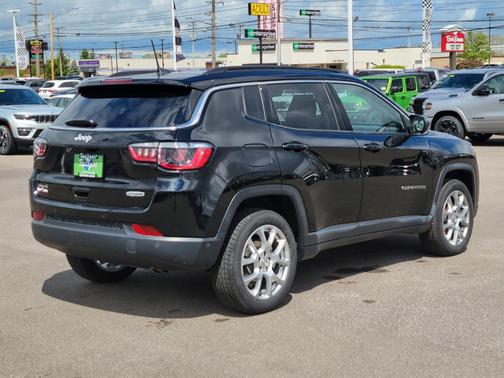 2022 Jeep Compass Latitude Lux