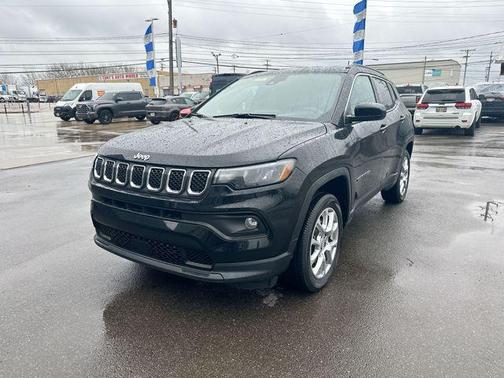 2023 Jeep Compass Latitude Lux