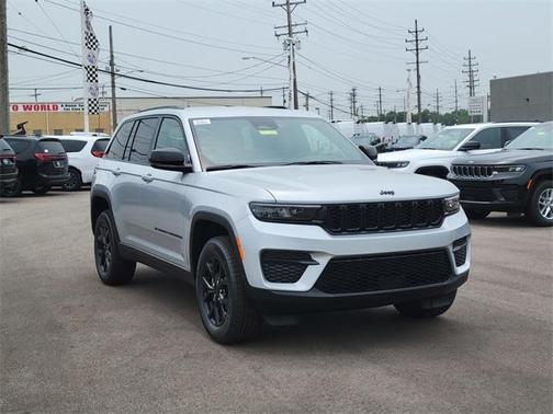 2025 Jeep Grand Cherokee Laredo
