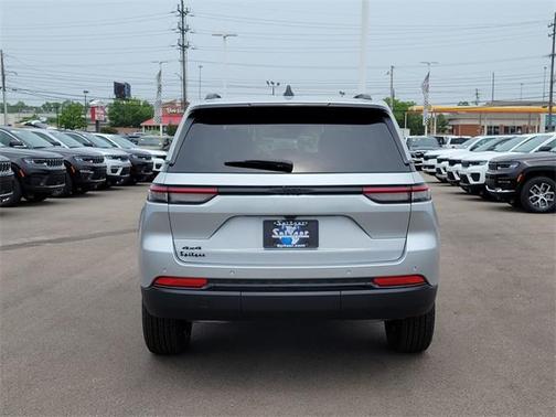 2025 Jeep Grand Cherokee Laredo