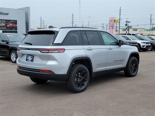 2025 Jeep Grand Cherokee Laredo