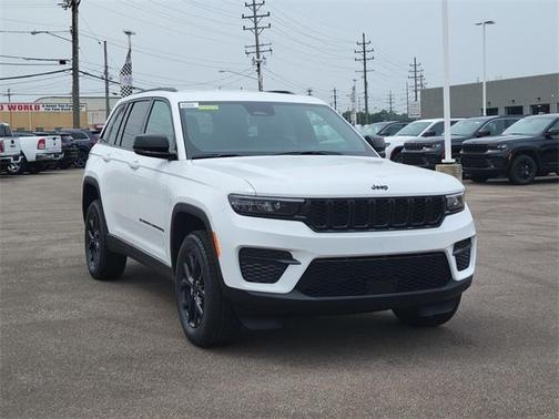 2025 Jeep Grand Cherokee Laredo