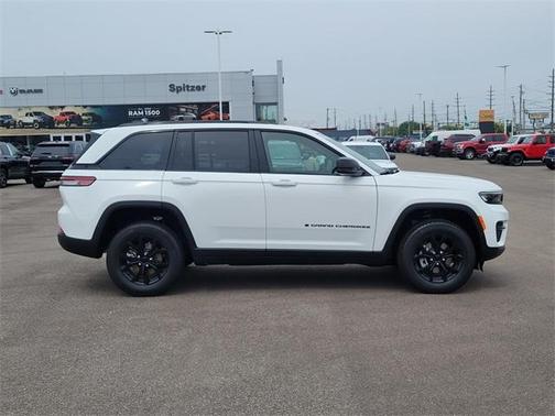 2025 Jeep Grand Cherokee Laredo