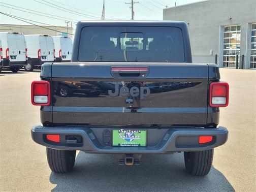2022 Jeep Gladiator Sport
