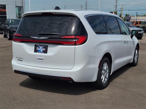 2025 Chrysler Pacifica Select