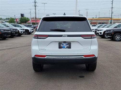 2025 Jeep Grand Cherokee Laredo