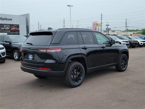 2025 Jeep Grand Cherokee Laredo