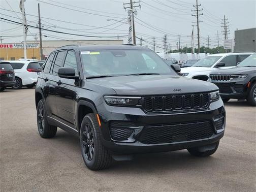 2025 Jeep Grand Cherokee Laredo