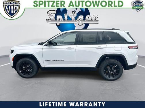 Bright White Clearcoat 2026 Jeep Grand Cherokee Laredo