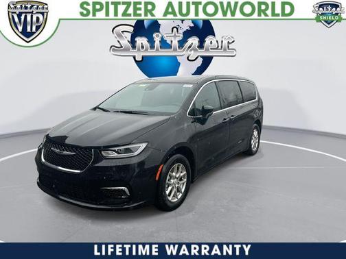 Diamond Black 2026 Chrysler Pacifica Select