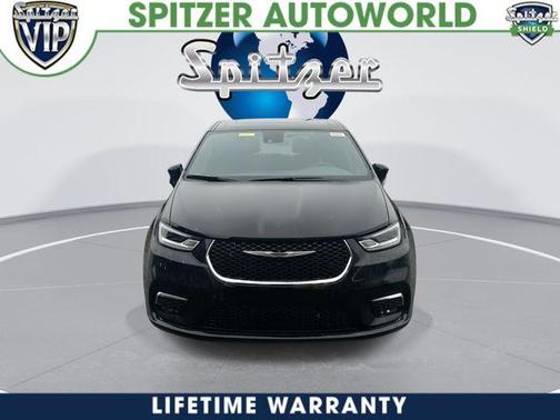 Diamond Black 2026 Chrysler Pacifica Select