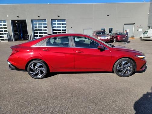 2024 Hyundai ELANTRA SEL
