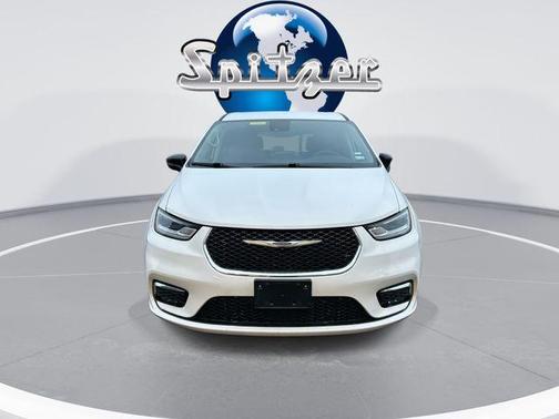 2024 Chrysler Pacifica Touring-L