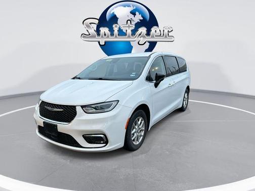 2024 Chrysler Pacifica Touring-L