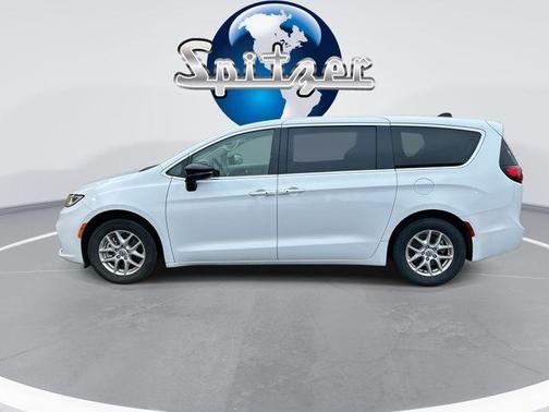 2024 Chrysler Pacifica Touring-L