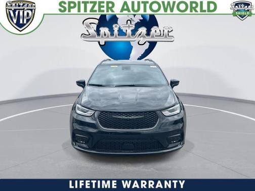 Diamond Black 2026 Chrysler Pacifica Limited